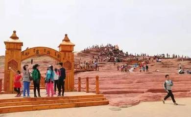 【旅游】“五一”小长假伊金霍洛旗多个旅游景点开启“人从众”模式
